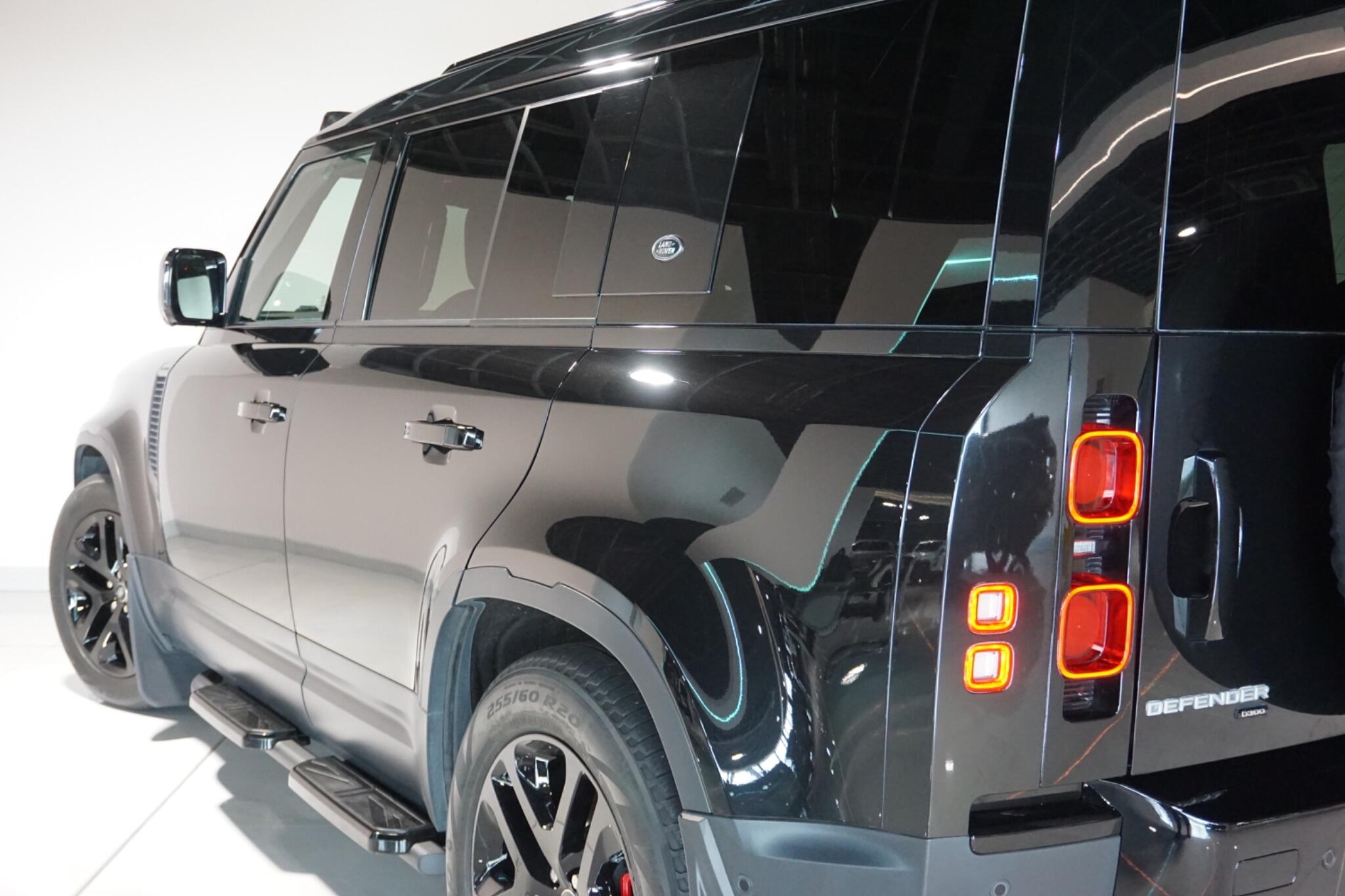 Land Rover Defender 110 3.0 D300 MHEV HSE SUV 5dr Diesel Auto 4WD Euro 6 (s/s) (300 ps)